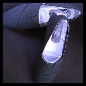 SOLD 👁💝BOBS fm Sketchers Flats ( 7.5)